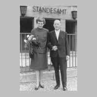 022-1323 Nach 1945. Willi Schulz und Elfriede Podehl am Tage ihrer -Standesamtlichen Trauung- .JPG
